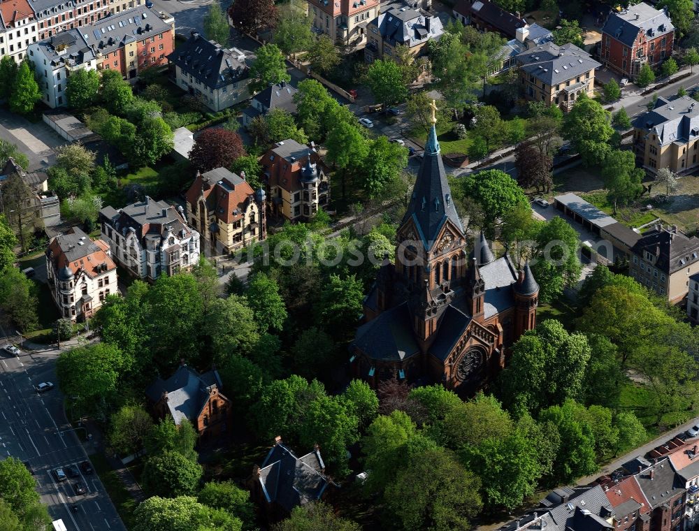 Aerial photograph Zwickau - The Church of St. Moritz in the city of Zwickau is surrounded by a residential area, which is accessible verkehrstechnich well. It is located in a small park, surrounded by trees. In 1212, the church is first mentioned