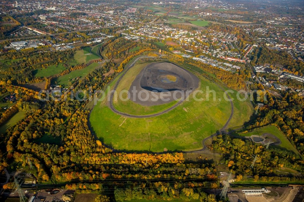 Aerial photograph Gladbeck - The Mottbruchhalde in Gladbeck in North Rhine-Westphalia. North of Mottbruchhalde is the nature reserve (NSG) Natroper field