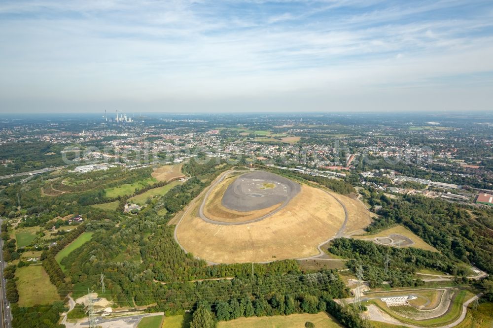 Aerial image Gladbeck - The Mottbruchhalde in Gladbeck in North Rhine-Westphalia. North of Mottbruchhalde is the nature reserve (NSG) Natroper field