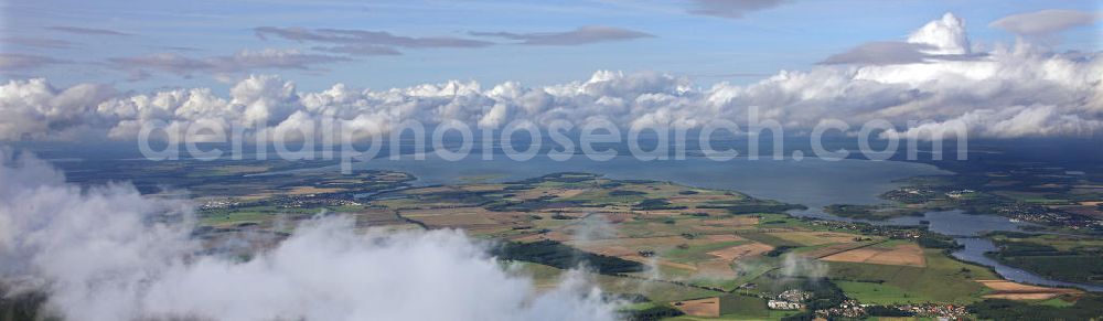 Rechlin from the bird's eye view: Blick über die Müritz in der Mecklenburgischen Seenplatte nach Norden. Die Müritz ist zweitgrößte Binnensee Deutschlands und der größte, der komplett innerhalb Deutschlands liegt. View over the Mueritz in the Mecklenburg Lake District to the north. It is second largest lake in Germany and the largest, which lies entirely within Germany.