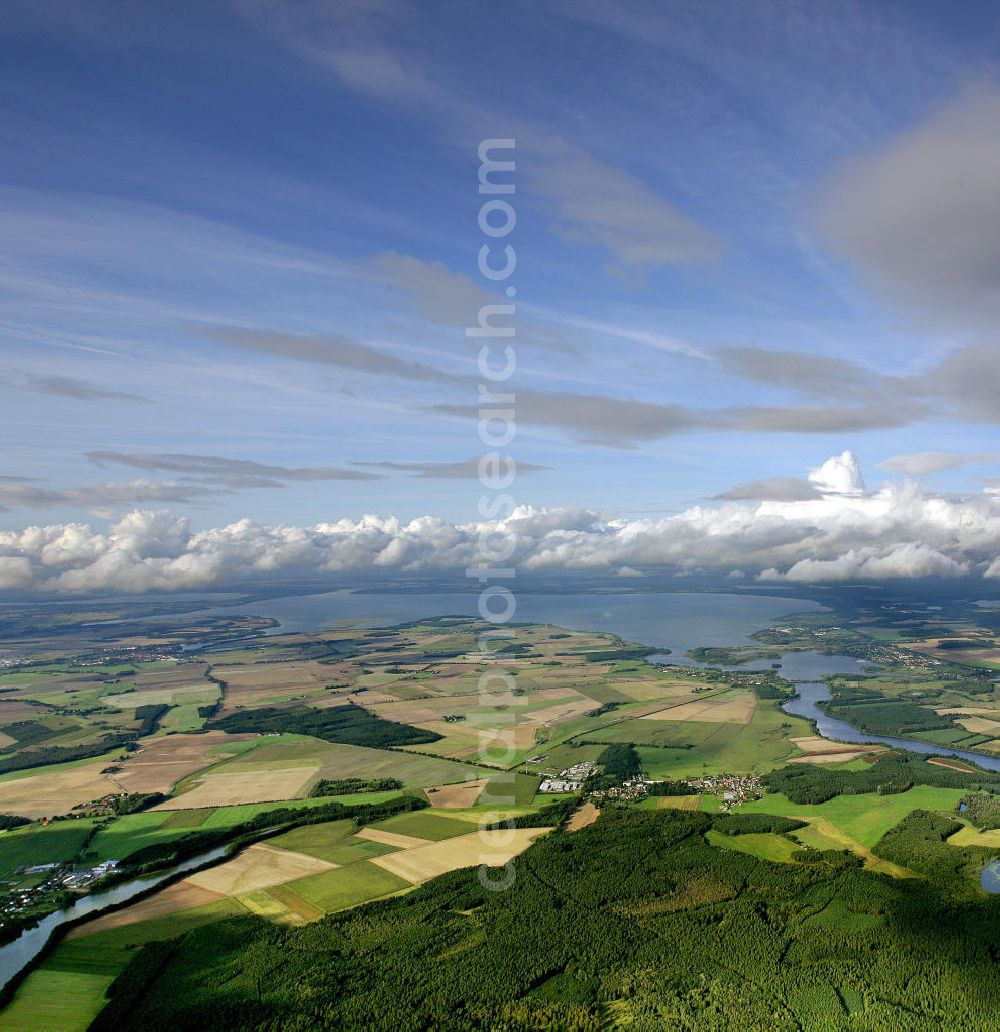 Aerial photograph Rechlin - Blick über die Müritz in der Mecklenburgischen Seenplatte nach Norden. Die Müritz ist zweitgrößte Binnensee Deutschlands und der größte, der komplett innerhalb Deutschlands liegt. View over the Mueritz in the Mecklenburg Lake District to the north. It is second largest lake in Germany and the largest, which lies entirely within Germany.