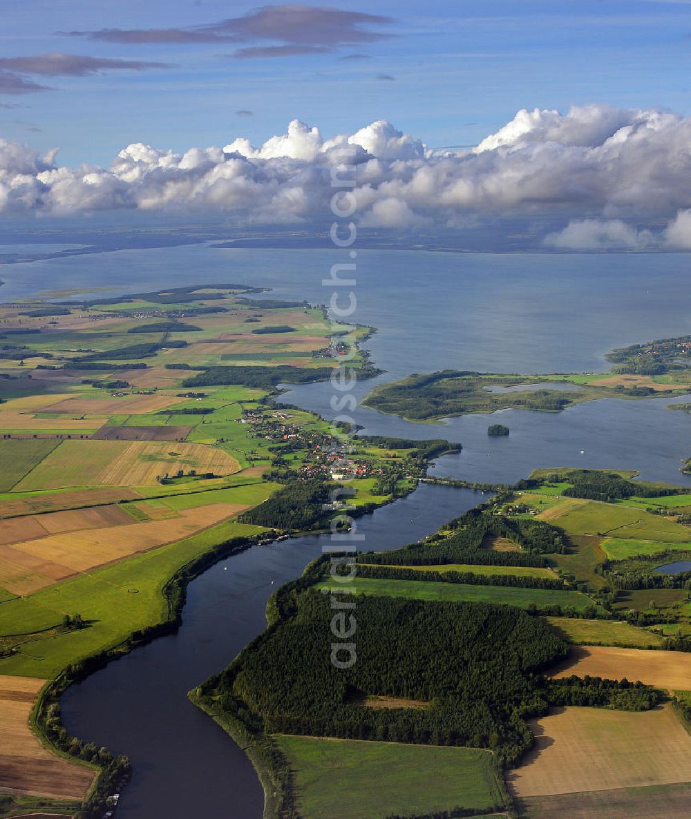 Aerial image Rechlin - Blick über die Müritz in der Mecklenburgischen Seenplatte nach Norden. Die Müritz ist zweitgrößte Binnensee Deutschlands und der größte, der komplett innerhalb Deutschlands liegt. View over the Mueritz in the Mecklenburg Lake District to the north. It is second largest lake in Germany and the largest, which lies entirely within Germany.