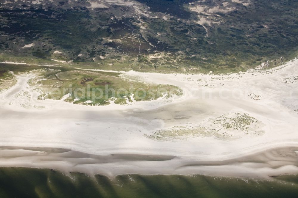 Amrum from above - Amrum is beside the North Frisian island of Sylt and Fohr to the three core Geest islands. On the ridge of which have extensive forests and heathlands that form essentially a strip in the north-south direction. West of this strip is located along the entire length of the island's dunes. Because of extensive protected areas are the only Amrumer dunes of the west coast that are of gulls and ducks used to breed