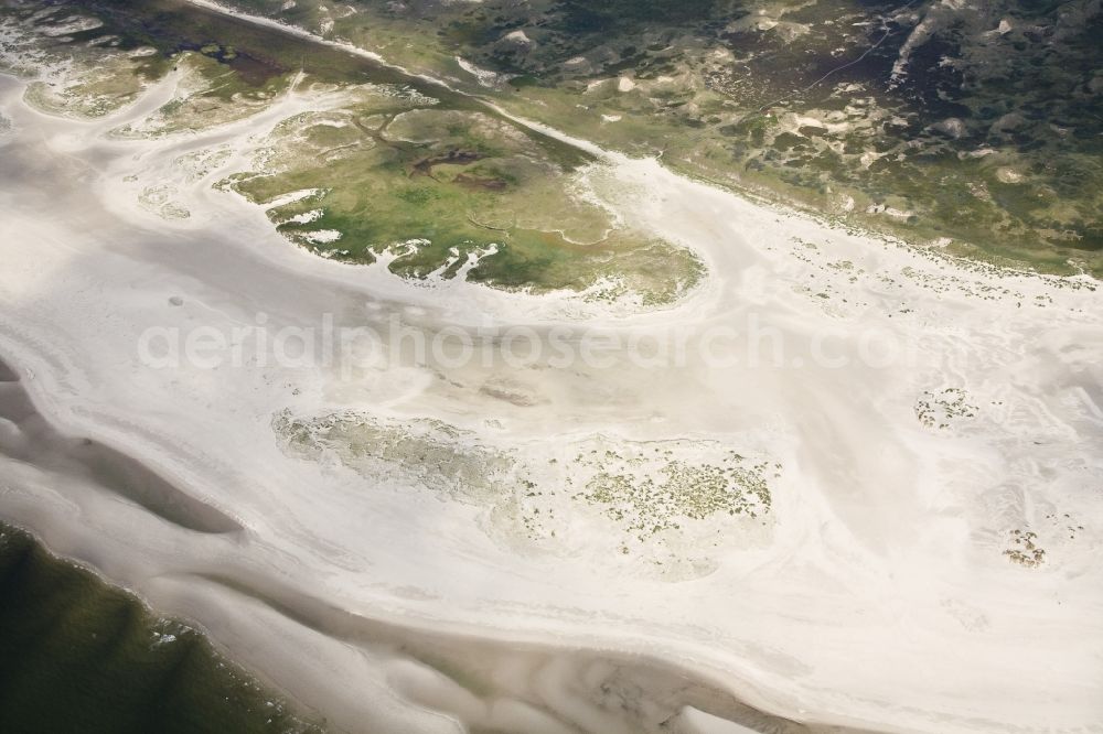 Aerial photograph Amrum - Amrum is beside the North Frisian island of Sylt and Fohr to the three core Geest islands. On the ridge of which have extensive forests and heathlands that form essentially a strip in the north-south direction. West of this strip is located along the entire length of the island's dunes. Because of extensive protected areas are the only Amrumer dunes of the west coast that are of gulls and ducks used to breed