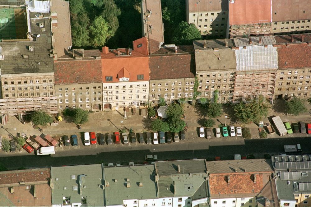 Berlin from the bird's eye view: The Oderbergerstrasse in Berlin-Prenzlauer-Berg is a popular hangout with small pubs, bars and individual shops