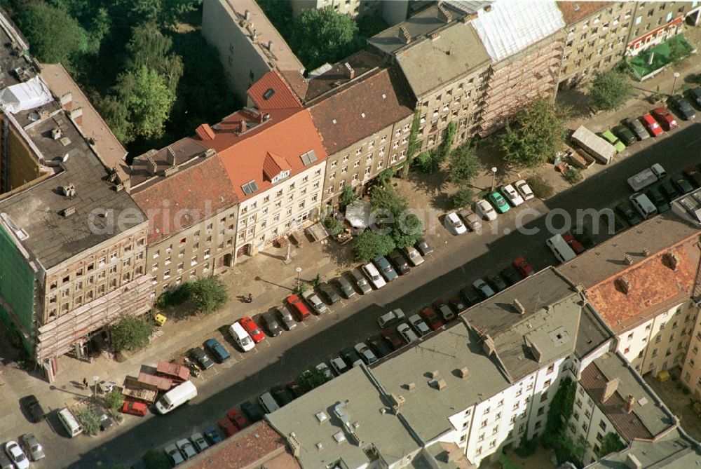 Aerial image Berlin - The Oderbergerstrasse in Berlin-Prenzlauer-Berg is a popular hangout with small pubs, bars and individual shops