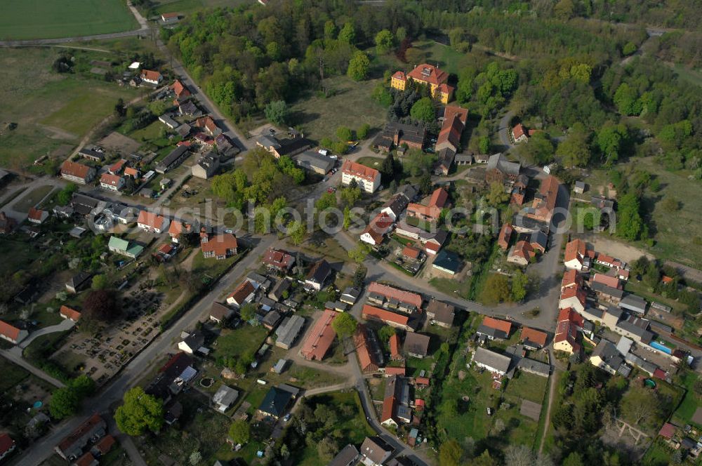 Aerial photograph Fretzdorf - Blick auf den Ort Fretzdorf. Gegründet wurde das Dorf Anfang des 14. Jahrhunderts, der Ursprung geht auf eine Burg zurück. Heute ist es ein Ortsteil von Wittstock / Dosse und hat ca. 360 Einwohner.