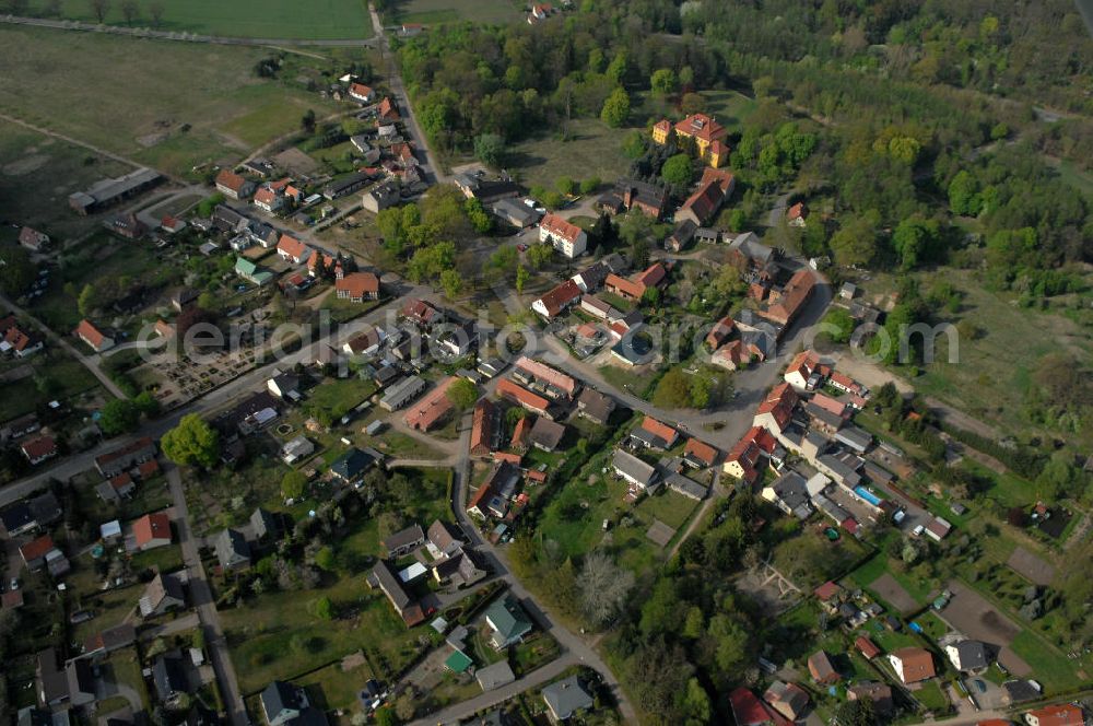 Fretzdorf from above - Blick auf den Ort Fretzdorf. Gegründet wurde das Dorf Anfang des 14. Jahrhunderts, der Ursprung geht auf eine Burg zurück. Heute ist es ein Ortsteil von Wittstock / Dosse und hat ca. 360 Einwohner.