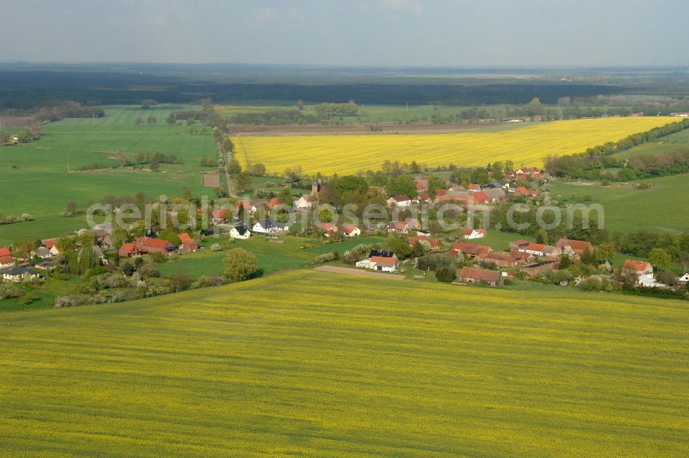 Aerial image Lichtenberg - Blick auf den Ort Lichtenberg in Brandenburg. Die Ortschaft ist ein Ortsteil von Neuruppin. Gegründet wurde das Dorf im 14. Jahrhundert und gehörte zum Kloster Lindow. Seit 1872 gehürt es zu Neuruppin. Die Ortschaft hat ca. 190 Einwohner. Kontakt: Stadtverwaltung der Fontanestadt Neuruppin, Karl-Liebknecht-Straße 33/34, 16816 Neuruppin, Tel. 03391 / 355186, stadt@stadtneuruppin.de