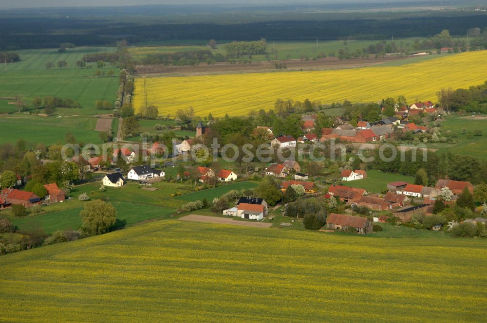 Aerial photograph Lichtenberg - Blick auf den Ort Lichtenberg in Brandenburg. Die Ortschaft ist ein Ortsteil von Neuruppin. Gegründet wurde das Dorf im 14. Jahrhundert und gehörte zum Kloster Lindow. Seit 1872 gehürt es zu Neuruppin. Die Ortschaft hat ca. 190 Einwohner. Kontakt: Stadtverwaltung der Fontanestadt Neuruppin, Karl-Liebknecht-Straße 33/34, 16816 Neuruppin, Tel. 03391 / 355186, stadt@stadtneuruppin.de