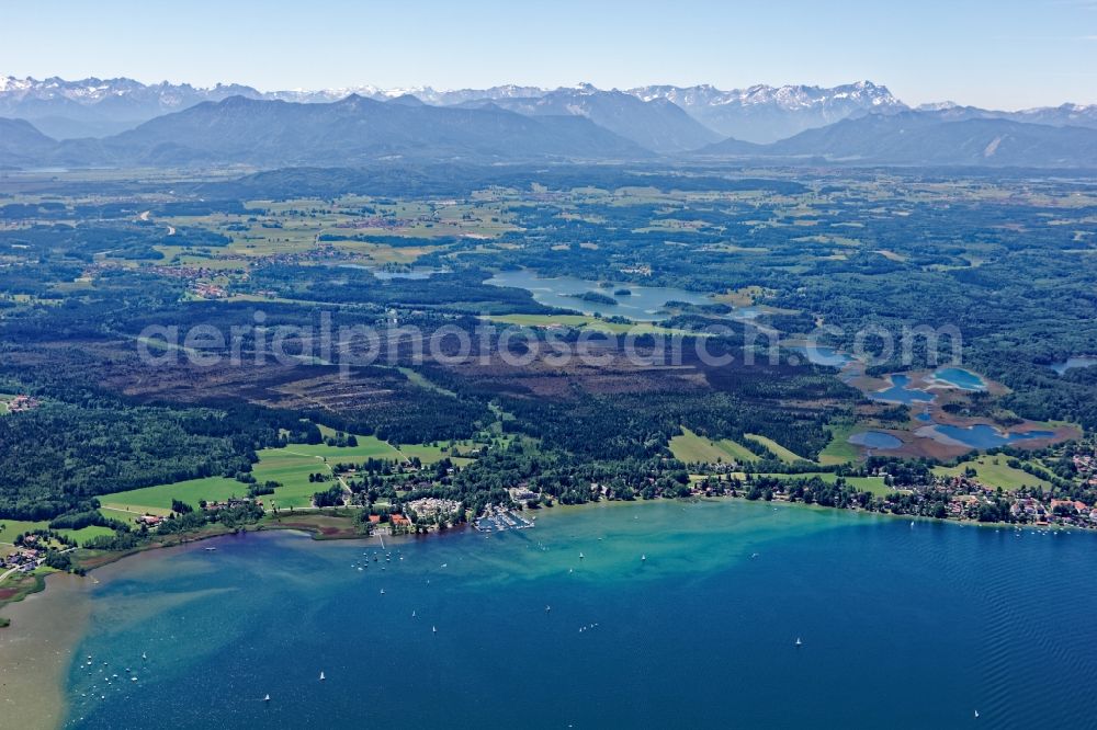 Aerial photograph Iffeldorf - Waterfront landscape on the Osterseen lakes in Iffeldorf in the state Bavaria, Germany