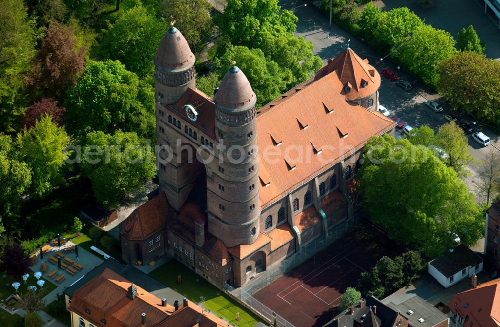 Aerial photograph Ulm - The St. Paul Church in Ulm was a Protestant garrison church in the years 1908 to 1910 was built north of the old cemetery on the street woman of the architect Theodor Fischer. She is now the parish church of St. Paul Ulmer community