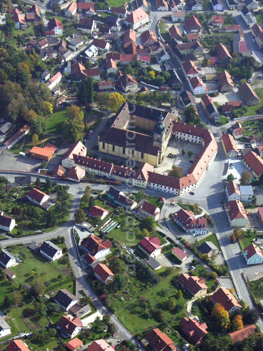 Burglengenfeld / Bayern from above - Blick auf das Stadtzentrum von Burglengenfeld Stadt Burglengenfeld: Marktplatz 2-6, 93133 Burglengenfeld; Tel. (09471) 7018-0, Fax. (09471) 701845;