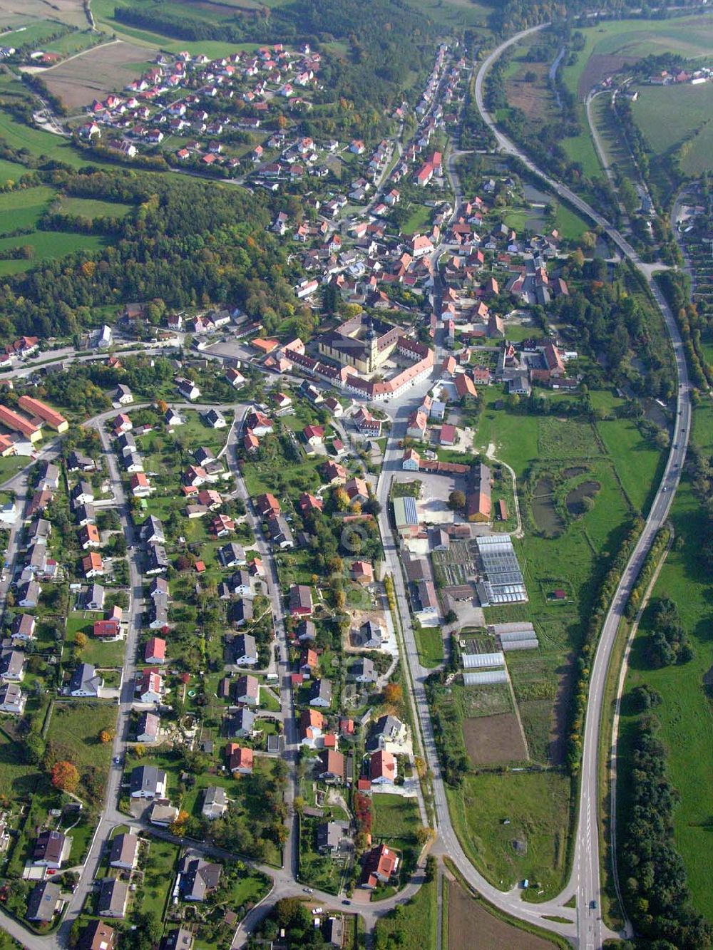 Burglengenfeld / Bayern from the bird's eye view: Blick auf das Stadtzentrum von Burglengenfeld Stadt Burglengenfeld: Marktplatz 2-6, 93133 Burglengenfeld; Tel. (09471) 7018-0, Fax. (09471) 701845;