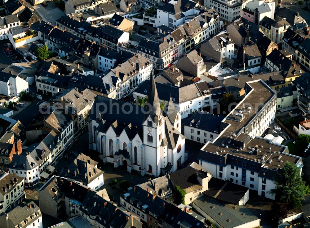 Mayen from the bird's eye view: The parish church of St. Clement is the landmark of the city Mayen. She was formerly the Mother of God since 1409 and is dedicated to St. Clement. From 1326 to 1802 she was a collegiate church. The church is located in the city center