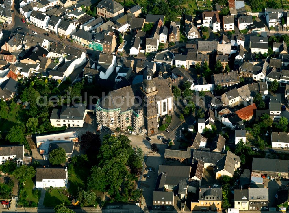 Kruft from above - The parish church in Kruft located in the city center. It is surrounded by residential buildings and trees. The church is the St.. Dionysius devoted