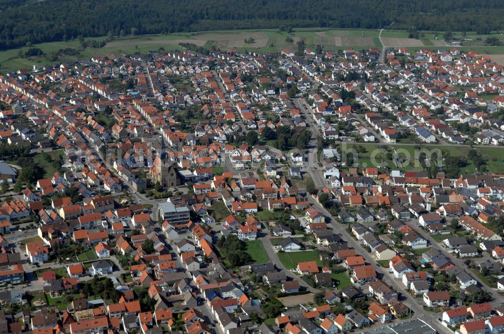 Aerial image HAMBRÜCKEN - Blick auf die Pfarrkirche Hambrücken und das Wohngebiet entlang der Kirchstraße und der Rheinstraße. Hambrücken ist eine Gemeinde im Landkreis Karlsruhe in Baden-Württemberg. Hambrücken liegt in der Oberrheinebene westlich der Bundesautobahn 5, rund 10 km nord-nordwestlich von Bruchsal. Obwohl der Ort in kirchlichem Besitz war, wurde erst 1510 erstmals eine Pfarrkirche erwähnt. Diese Holzkirche wurde von Fürstbischof Damian Hugo von Schönborn durch eine massive Barockkirche mit Zwiebelturm ersetzt, die er 1742 selbst einweihte. Kontakt: Gemeinde Hambrücken, Hauptstr. 108, 76707 Hambrücken, Tel. +49 (0)72 55 71 00 0, Fax +49 (0)72 55 71 00 88, e-mail: gemeinde@hambruecken.de; Kontakt Katholisches Pfarramt: Pfarrer Armin Haas und Klaus Zöllner, Pfarrbüro: Frau Kretzler, Kirchstr. 2, Tel. +49 (0)7255 9410, Fax +49 (0)7255 6931