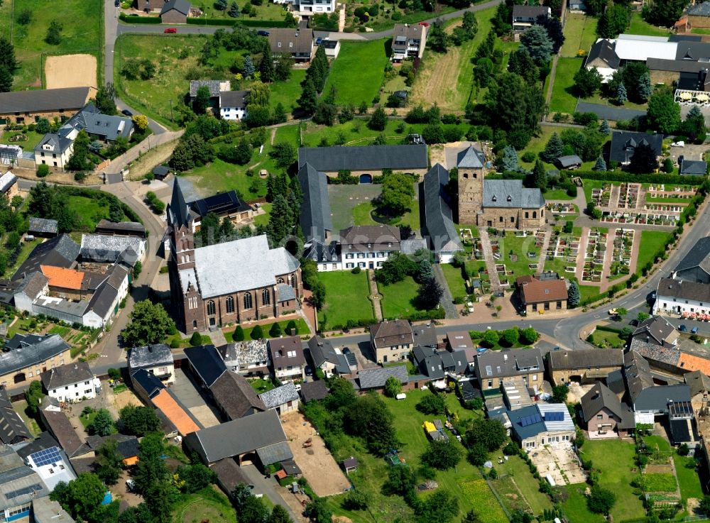 Wallersheim from above - The parish church of the village is situated in a residential area on the outskirts of the village. It is enclosed by a small Parkanlsge