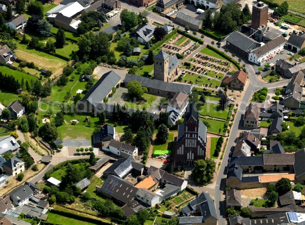 Aerial photograph Wallersheim - The parish church of the village is situated in a residential area on the outskirts of the village. It is enclosed by a small Parkanlsge