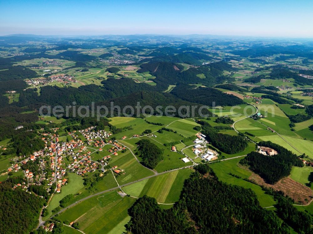 Spiegelau from the bird's eye view: The region Danube-Forest near Spiegelau in the Bavarian Forest in the state of Bavaria. Visible in the overview are the recreational site of Spiegelau as well as the National Park of Bavarian Forest. Woods, hills and fields characterise the landscape, just like small villages and extensions of the city of Spiegelau