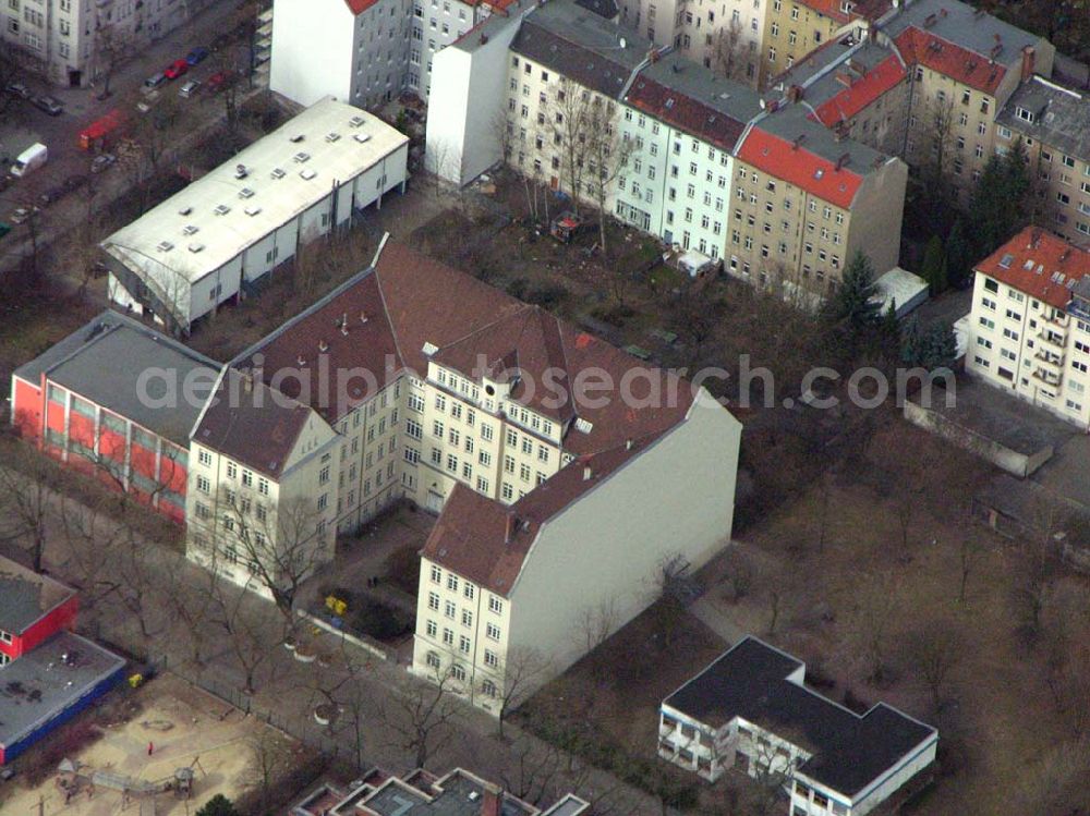 Aerial photograph Berlin/ Neukölln - Blick auf die Rütlischule in Berlin - Neukölln an der Rütlistraße.