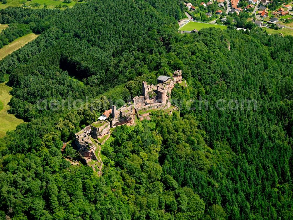 Aerial image Dahn - The ruins of the castle of Altdahn in the Dahn Rockland in the county of Südwestpfalz in the state of Rhineland-Palatinate. County capital is the city of Dahn where the ruin is located. The region belongs to the Southern Palatinate Forest, characterised by hills, woods and the name-giving rocks. It is a favoured tourist site because of its various ruins, castles and rock climbing facilities