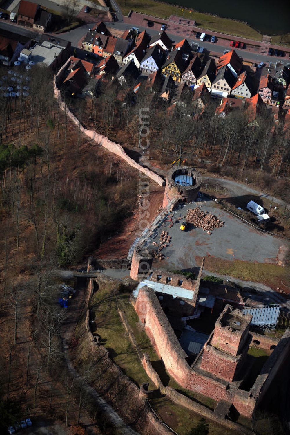 Aerial image Freudenberg - The Freudenberg castle, also called Freudenburg, is a ruin in Freudenberg in the Main-Tauber county in Baden-Wuerttemberg. In 1197, Bishop Henry II build a residential tower, which was extended then. The courtyard of the ruins now serves as an open-air stage