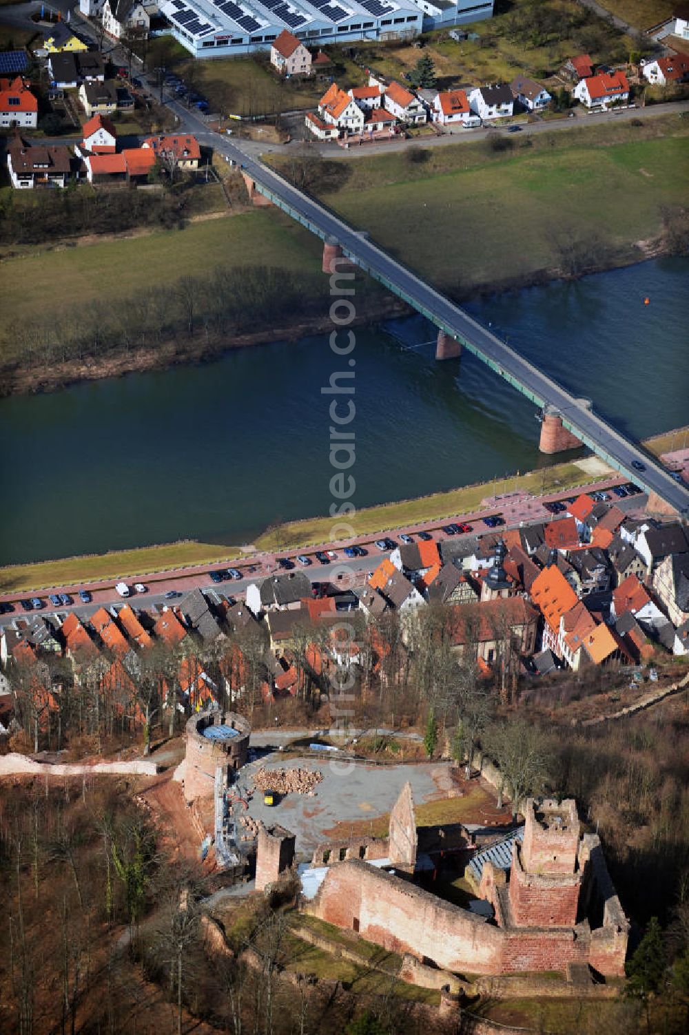 Aerial photograph Freudenberg - The Freudenberg castle, also called Freudenburg, is a ruin in Freudenberg in the Main-Tauber county in Baden-Wuerttemberg. In 1197, Bishop Henry II build a residential tower, which was extended then. The courtyard of the ruins now serves as an open-air stage