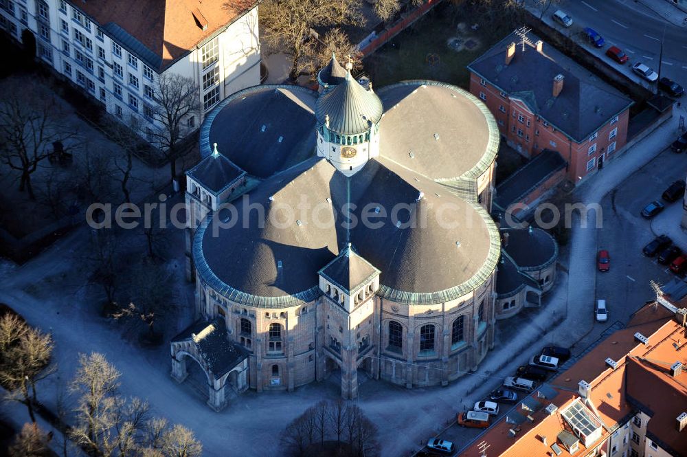 München from above - Katholische Pfarrkirche St. Rupert am Kiliansplatz in München. The Catholic St. Rupert Church at the Kiliansplatz in Munich.