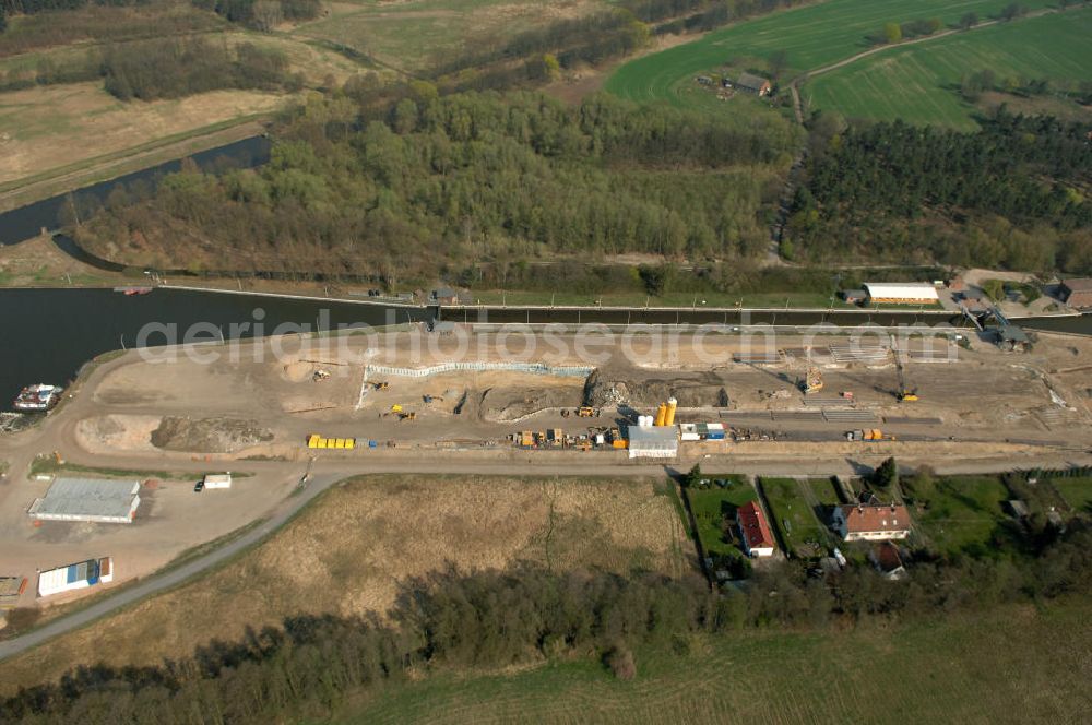 WUSTERWITZ from the bird's eye view: Blick auf die Schleuse in Wusterwitz. Im Rahmen des VDE Nr. 17 wird bei EHK km 376,8 neben der bereits bestehenden Schleuse Wusterwitz eine neue Südschleuse geplant. Die 12,50 m breite Schleusenkammer hat eine nutzbare Kammerlänge von 190 m. Das Bauwerk erhält ein modernes und wirtschaftliches hydraulisches Seitenfüllsystem. Wusterwitz ist eine Gemeinde im brandenburgischen Landkreis Potsdam-Mittelmark. Sie ist Sitz des gleichnamigen Amtes, dem zudem die Gemeinden Rosenau und Bensdorf angehören. Auftraggeber und Kontakt: Wasser- und Schifffahrtsverwaltung des Bundes (WSV) im Geschäftsbereich des Bundesministeriums für Verkehr, Bau und Stadtentwicklung. Vertreten durch das Referat WS16, Verkehrstechnik, IT und Öffentlichkeitsarbeit in der Wasser- und Schifffahrtsverwaltung, Robert-Schuman-Platz 1, Postfach 20 01 00, 53170 Bonn; Kontakt Amt Wusterwitz: August-Bebel Strasse 10, 14789 Wusterwitz, Tel. +49 (0)33839 669 0, Fax +49 (0)33839 669 31, e-mail: amt-wusterwitz@t-online.de Wasserstrassenneubauamt Magdeburg / WSNBA Magdeburg