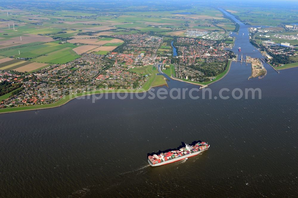 Aerial image Brunsbüttel - The watergate of the North-East Sea Channel in Brunsbuettel at the mouth of the river Elbe in the state of Schleswig-Holstein