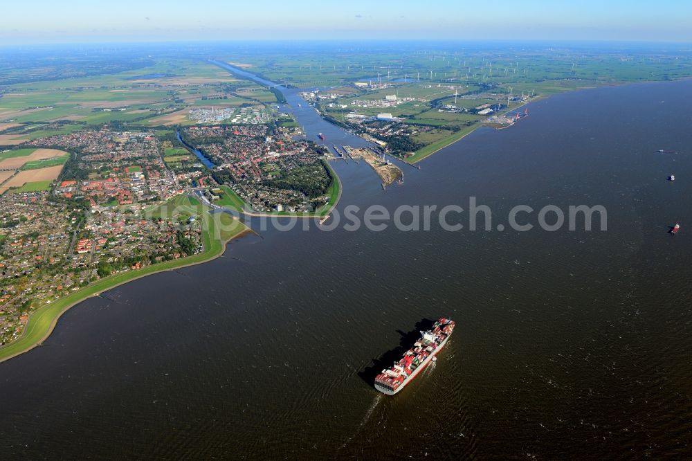 Aerial image Brunsbüttel - The watergate of the North-East Sea Channel in Brunsbuettel at the mouth of the river Elbe in the state of Schleswig-Holstein