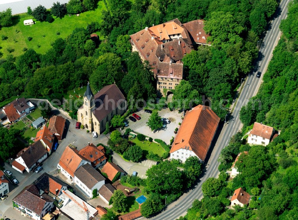 Remseck-Hochberg from the bird's eye view: The Castle Church in Remseck-Hochberg is an evangelical church. The neo-Gothic building from 1854, is located next to the castle of the town