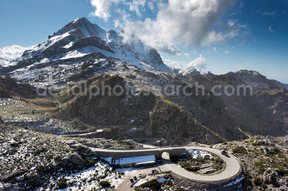 SA COLABRA from the bird's eye view: Photo of a distinctive turning point of the country road MA-2141, which is known as Tie Knot