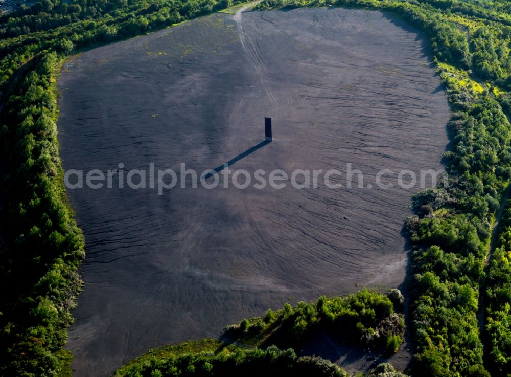 Essen from the bird's eye view: The mine dump Schurenbach in the Altenessen part of Essen in the state of North Rhine-Westphalia. The dump was used by several coal-mines in the area. It is located at the Rhine-Herne-channel. Today it is denaturated and listed as a landscape monument. Its most prominent point is the central sculpture by Richard Serra