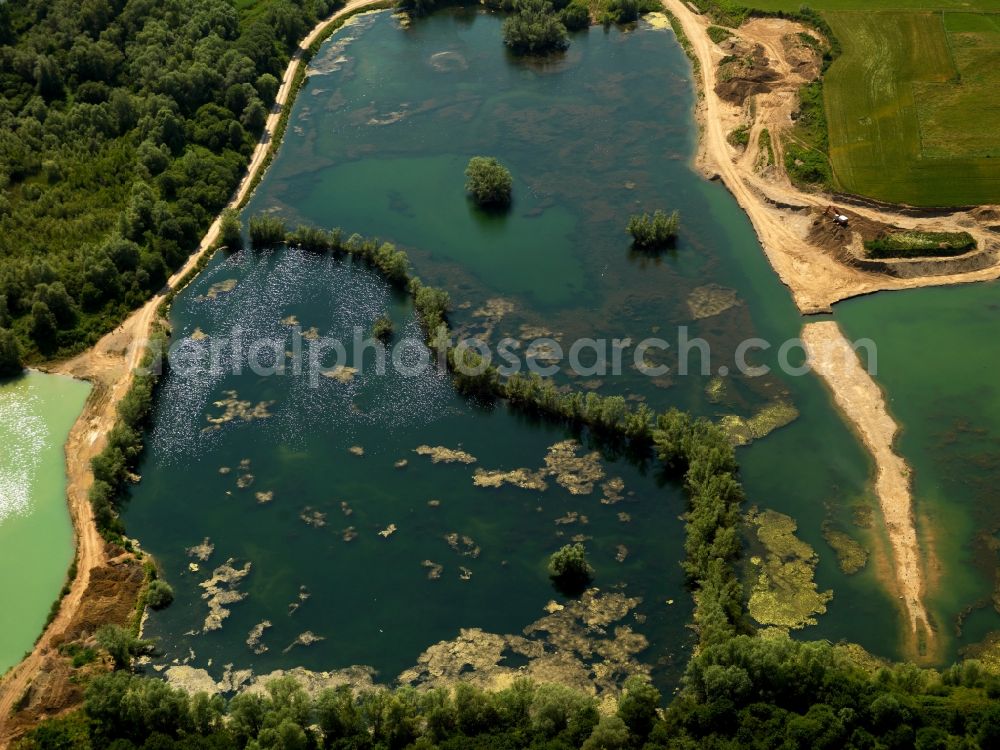 Aerial photograph Brühl - The lakes near Brühl in the state of North Rhine-Westphalia. The city of Brühl is enclosed by lakes of different sizes. They came into existence primarly through the flooding of former mining pits and opencast pits. They are part of the Villeseen region and of the nature preserve Rhine Land. Today they are beloved leisure and tourist sites and used for swimming