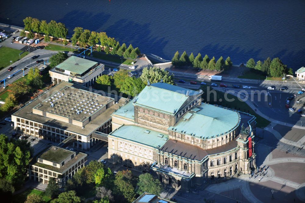 Aerial photograph Dresden - View of the Semper Opera House. It is the opera house of the Saxon State Opera Dresden. It was built between 1871 and 1878 on the Theatre Square in the old town of Dresden, according to plans by architect Gottfried Semper. After the destruction of the Second World War it was rebuilt in 1977