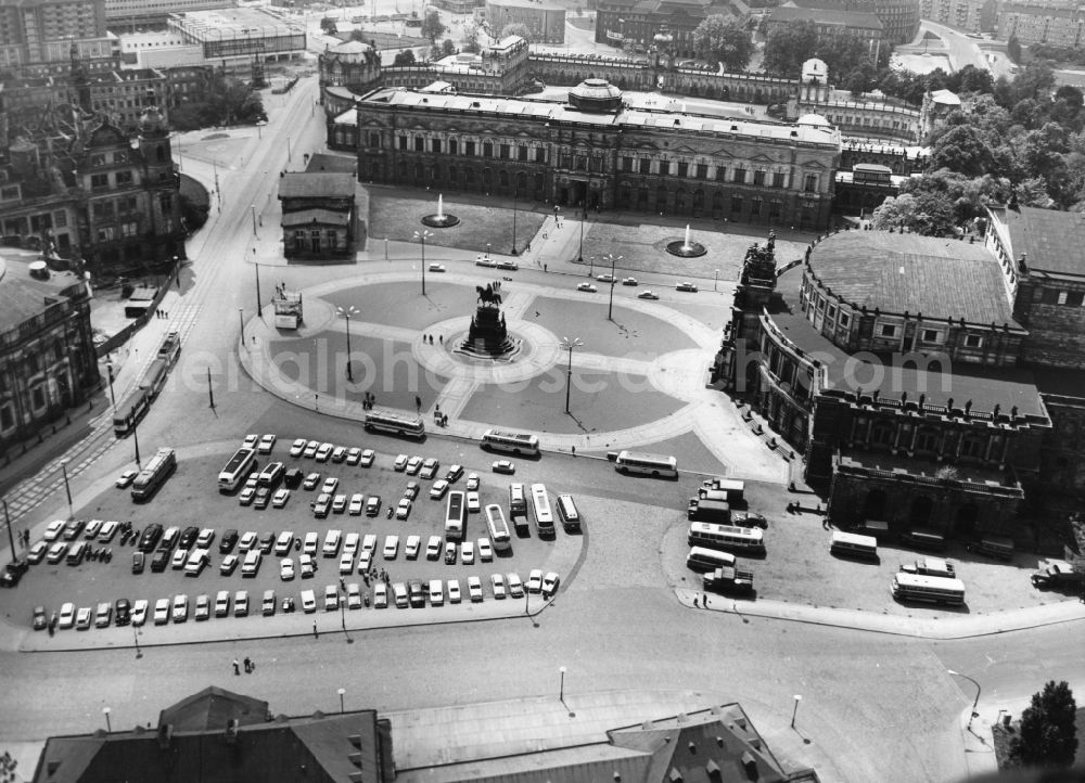 Dresden from the bird's eye view: The Semper Opera House (right) at the Theatre Square with King John's monument in Dresden in Saxony. In the background is the Old Masters Picture Gallery and the Dresden Zwinger