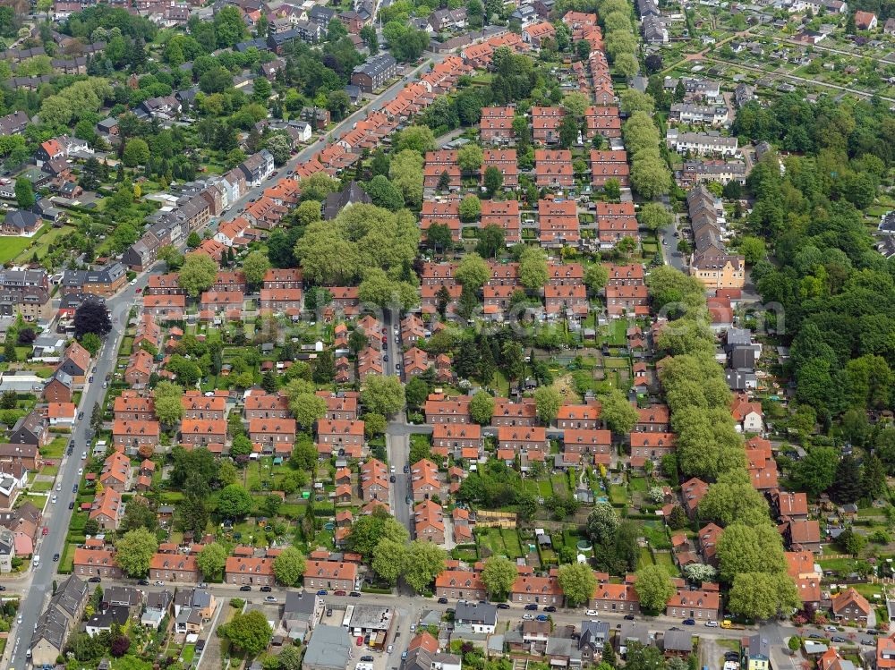 Oberhausen from the bird's eye view: The settlement Stemmersberg in Heide part of the city of Oberhausen in North Rhine-Westphalia. The former miner's colony is now listed as a historic site and part of the route of industrial culture. The residential area consists mostly of single family and multi unit homes that are located in the historic buildings