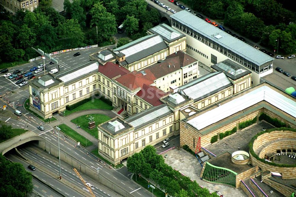 Aerial photograph Stuttgart / Baden - Würtemberg Stuttgart / Baden - Würtemberg - Die Staatsgalerie Stuttgart besteht aus drei Gebäuden, die für unterschiedliche Definitonen der Funktion von Museumsarchitektur stehen. Staatsgalerie Stuttgart, Konrad-Adenauer-Str. 30 - 32, 70173 Stuttgart,