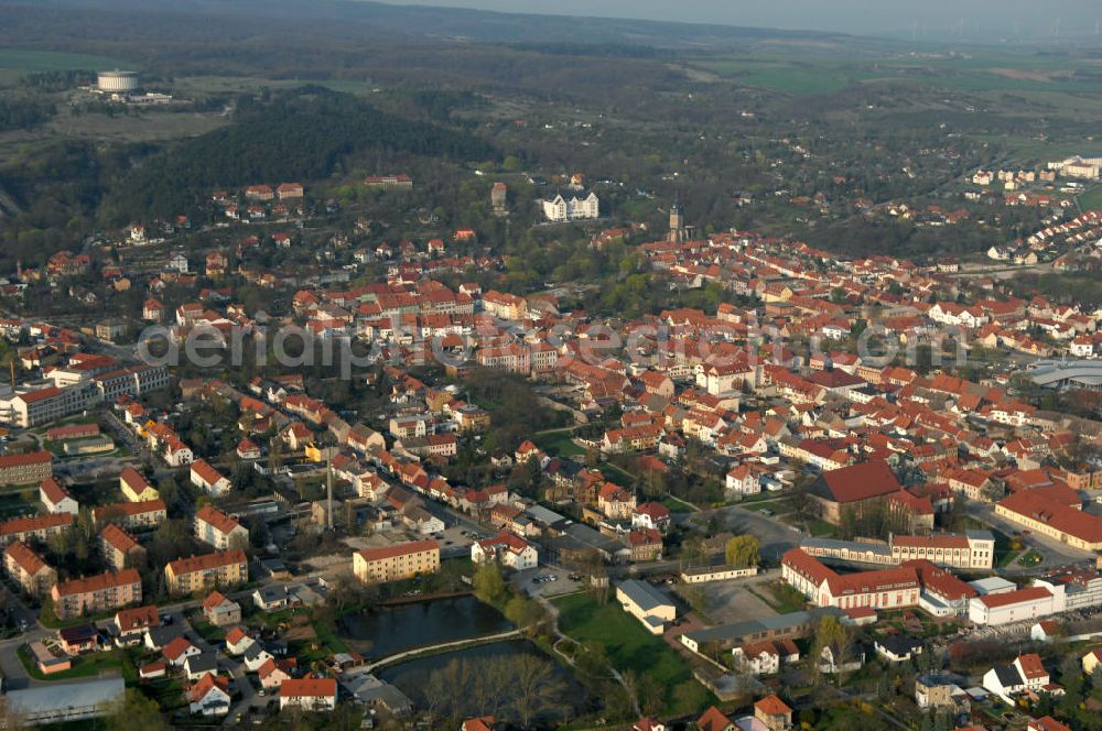 Aerial image Bad Frankenhausen - Blick auf die Kur- und Erholungsstadt Bad Frankenhausen / Kyffhäuser, oder auch Babarossastadt. Der Ort wurde erstmals im 9. Jh. urkundlich erwähnt und liegt am Südhang des Kyffhäusergebirges, wo auch das Wahrzeichen der Stadt, die Kirche Unser lieben Frauen am Berge, steht.