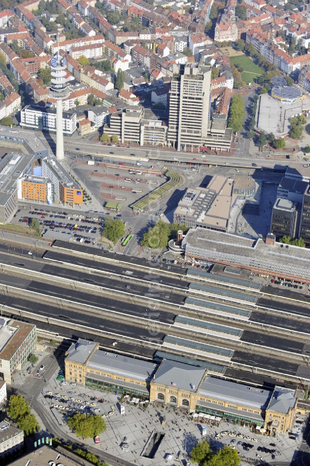 Hannover from the bird's eye view: Blick auf die Stadt Hannover mit dem Hauptbahnhof, dem VW-Tower und dem Zentralomnibusbahnhof. View to the citie of Hannover with the main station, the VW-Tower and the central bus station.