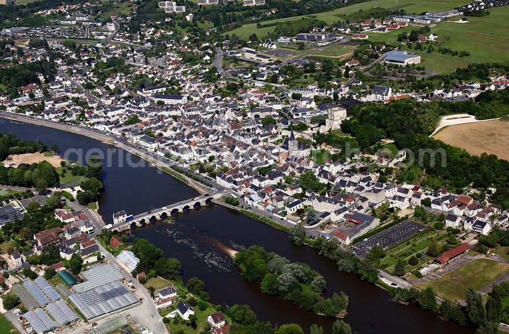 Aerial photograph Montrichard - Die Stadt Montrichard am Fluss Cher im Loiretal im Departement Loir-et-Cher. The city Montrichard at the river Cher in the Departement Loir-et-Cher.