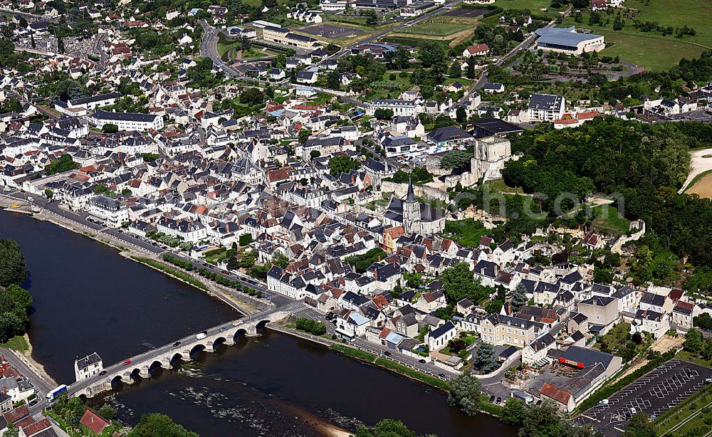 Montrichard from above - Die Stadt Montrichard am Fluss Cher im Loiretal im Departement Loir-et-Cher. The city Montrichard at the river Cher in the Departement Loir-et-Cher.