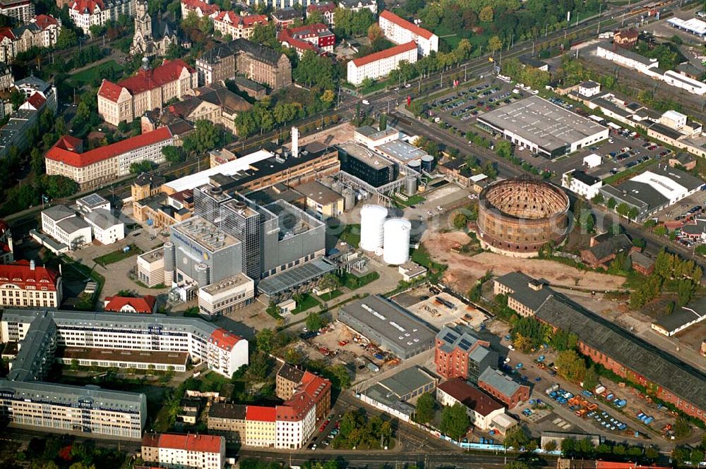 Aerial photograph Leipzig / Sachsen - Bereits seit 1998 nahmen die Stadtwerke Leipzig mit dem Standort Heizkraftwerk Nord am freiwilligen System für Öko-Audits der EU (EMAS) teil und waren damit das erste energieerzeugende Unternehmen in Sachsen, das die ökologischen Auswirkungen der Strom- und Wärmeerzeugung nach europäischen Maßstäben untersuchte. Firma: Stadtwerke Leipzig GmbH, Postfach 10 06 14, 04006 Leipzig, Hauptsitz: Eutritzscher Straße 17 - 19, 04105 Leipzig