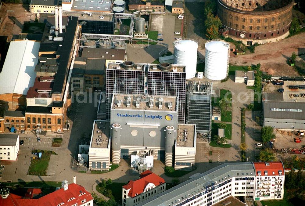 Aerial photograph Leipzig / Sachsen - Bereits seit 1998 nahmen die Stadtwerke Leipzig mit dem Standort Heizkraftwerk Nord am freiwilligen System für Öko-Audits der EU (EMAS) teil und waren damit das erste energieerzeugende Unternehmen in Sachsen, das die ökologischen Auswirkungen der Strom- und Wärmeerzeugung nach europäischen Maßstäben untersuchte. Firma: Stadtwerke Leipzig GmbH, Postfach 10 06 14, 04006 Leipzig, Hauptsitz: Eutritzscher Straße 17 - 19, 04105 Leipzig