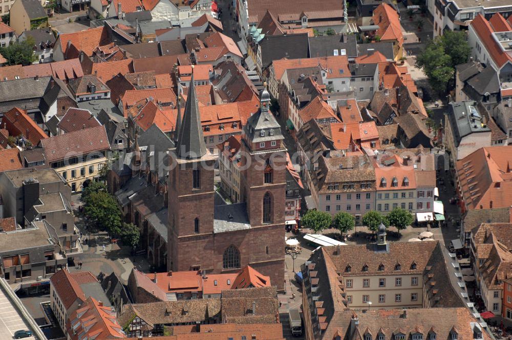 Aerial photograph Neustadt an der Weinstraße - Blick auf die Stiftskirche. Sie wurde im 14. Jahrhundert durch den Kurfürst Ruprecht I. erbaut. Da die Kirche nach der Reformation sowohl für den katholischen als auch den protestantischen Gottesdienst genutzt wurde, zog man 1714 eine Trennwand ein. Diese ist bis heute erhalten, alledings wurde 1984 eine Verbindungstür eingebaut.