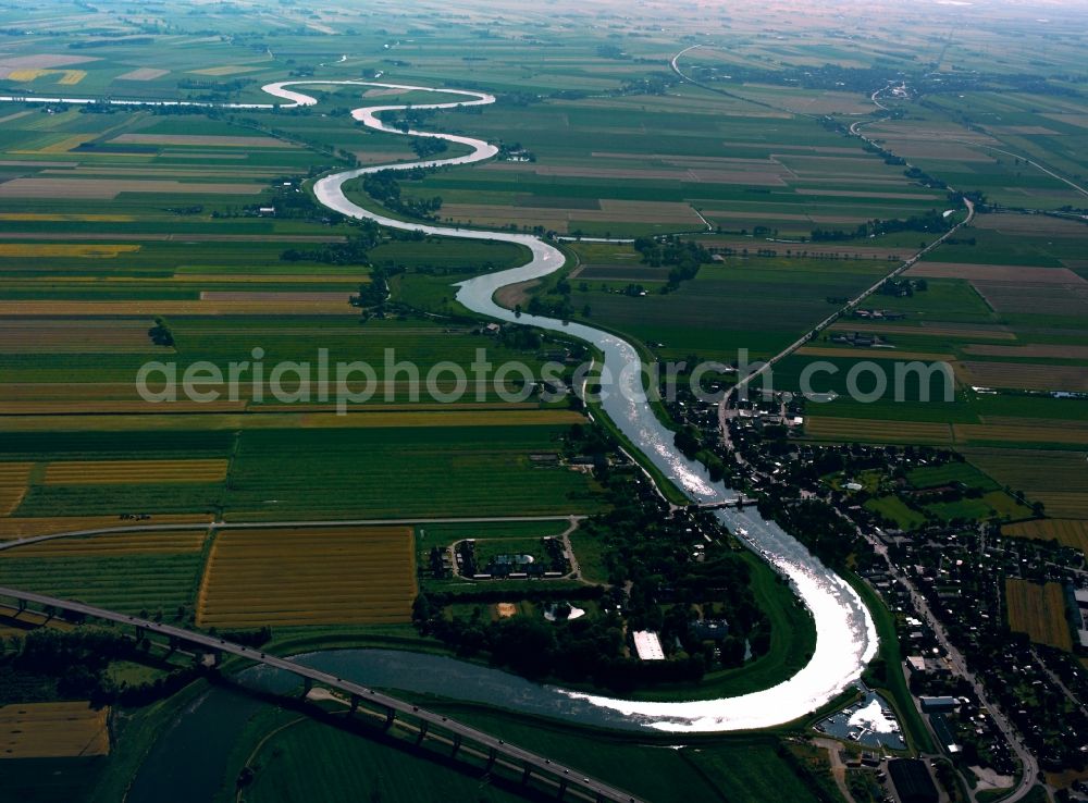 Itzehoe from above - The river Stör in the city of Itzehoe in the state of Schleswig-Holstein. View of the run of the river in the South West part of the city. The large bridge is part of the federal highway B5