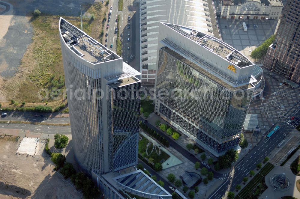 Frankfurt am Main from the bird's eye view: Blick auf die beiden Frankfurter Hochhäuser Kastor und Pollux. Die ungleichen Zwillinge wurden nach den Dioskuren der griechischen Mythologie Kastor und Pollux benannt und wurden 1997 errichtet. Kastor & Pollux, Platz der Einheit 1, 60327 Frankfurt am Main; Regus GmbH & Co. KG, Komplementär: RegusVerwaltungs GmbH, Geschäftsführer: Mark Dixon, Anschrift: An der Welle 4, 60322 Frankfurt am Main, Hausanschrift: Prinzenallee 7, 40549 Düsseldorf, Tel. +49(0)211 52025 0, Fax +49(0)211 52025 370 Email: germany@regus.com