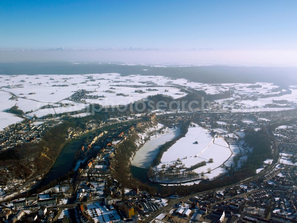 Aerial photograph Burghausen - The snow covered city of Burghausen in the county district of Altötting in the state of Bavaria. The former seat of dukes and counts is the largest city in the region of Oberbayern. It is located on the river Salzach. Burghausen Castle rests along a ridgeline above the city centre. It is the longest Castle in Europe